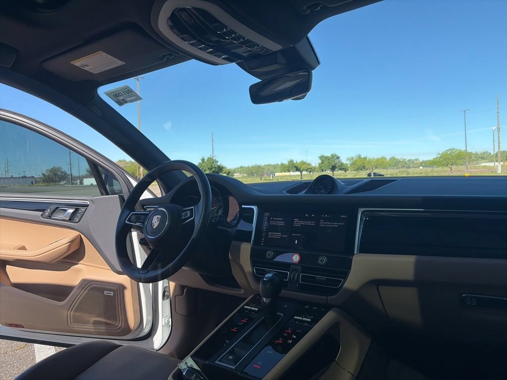 Used 2025 Porsche Macan AWD/4WD image 16