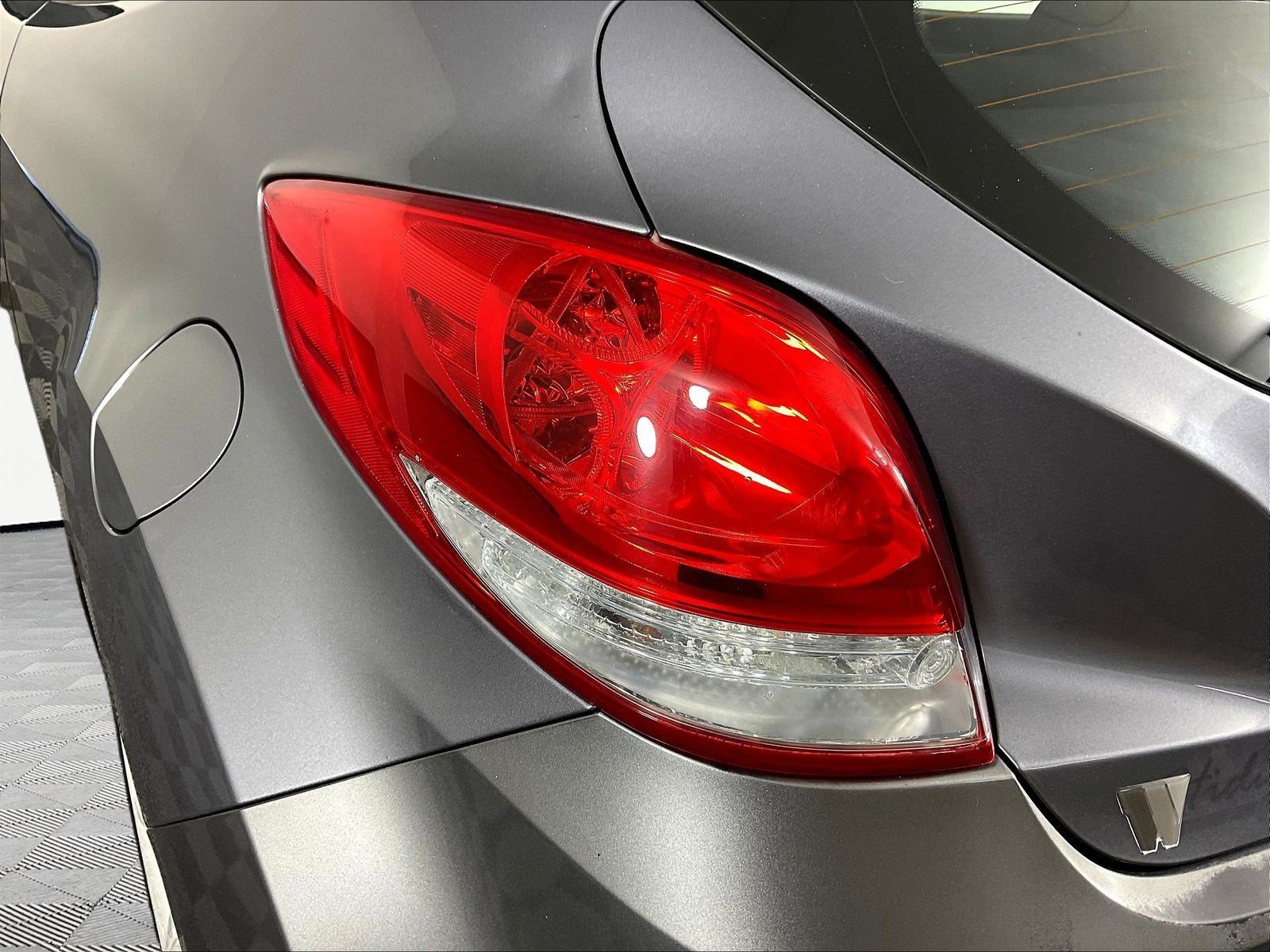 Used 2013 Hyundai Veloster FWD image 21