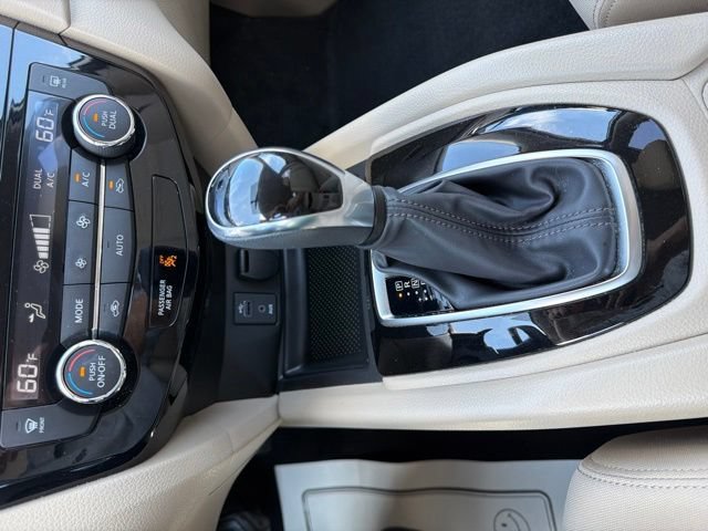Used 2017 Nissan Rogue SV AWD/4WD image 23