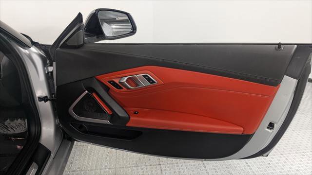 Used 2020 BMW Z4 sDrive30i w/ Convenience Package image 17
