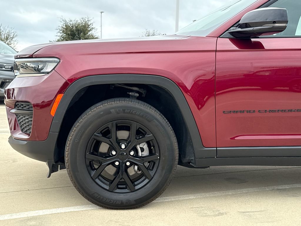 Used 2024 Jeep Grand Cherokee Altitude image 5
