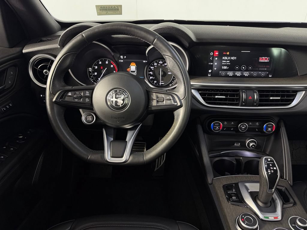 Used 2023 Alfa Romeo Stelvio Ti AWD/4WD image 13