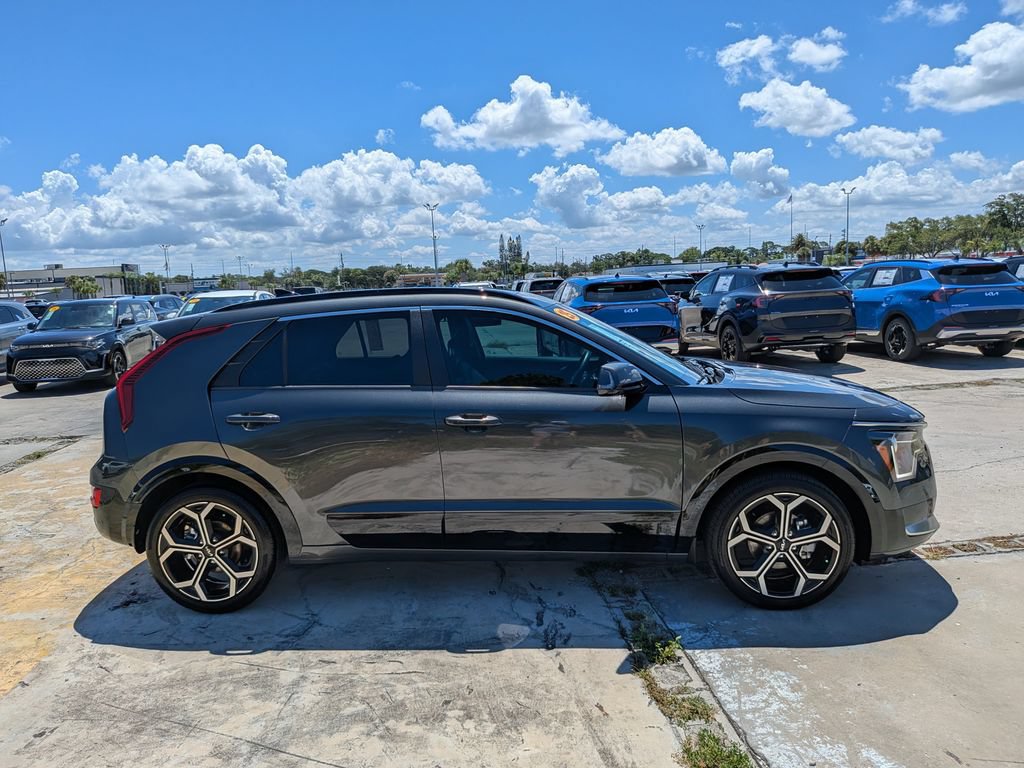 Certified 2025 Kia Niro EX Touring FWD image 9