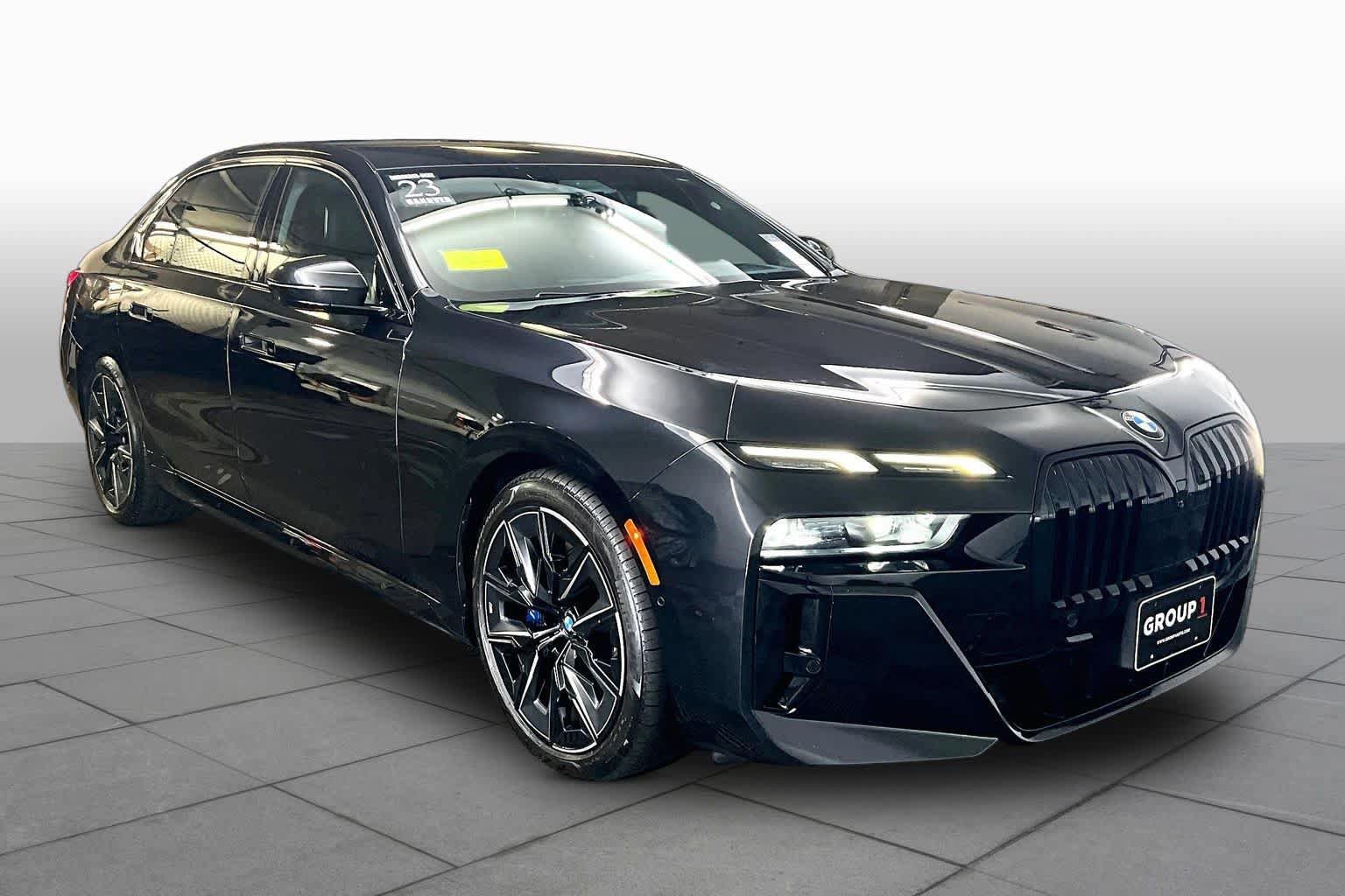 Used 2023 BMW 760i xDrive AWD/4WD image 3