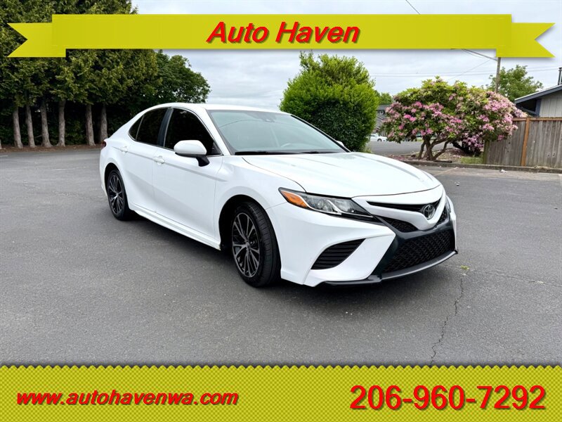 Used 2019 Toyota Camry SE FWD image 2