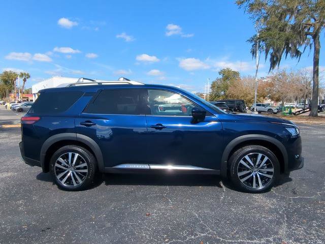 Certified 2024 Nissan Pathfinder Platinum image 3
