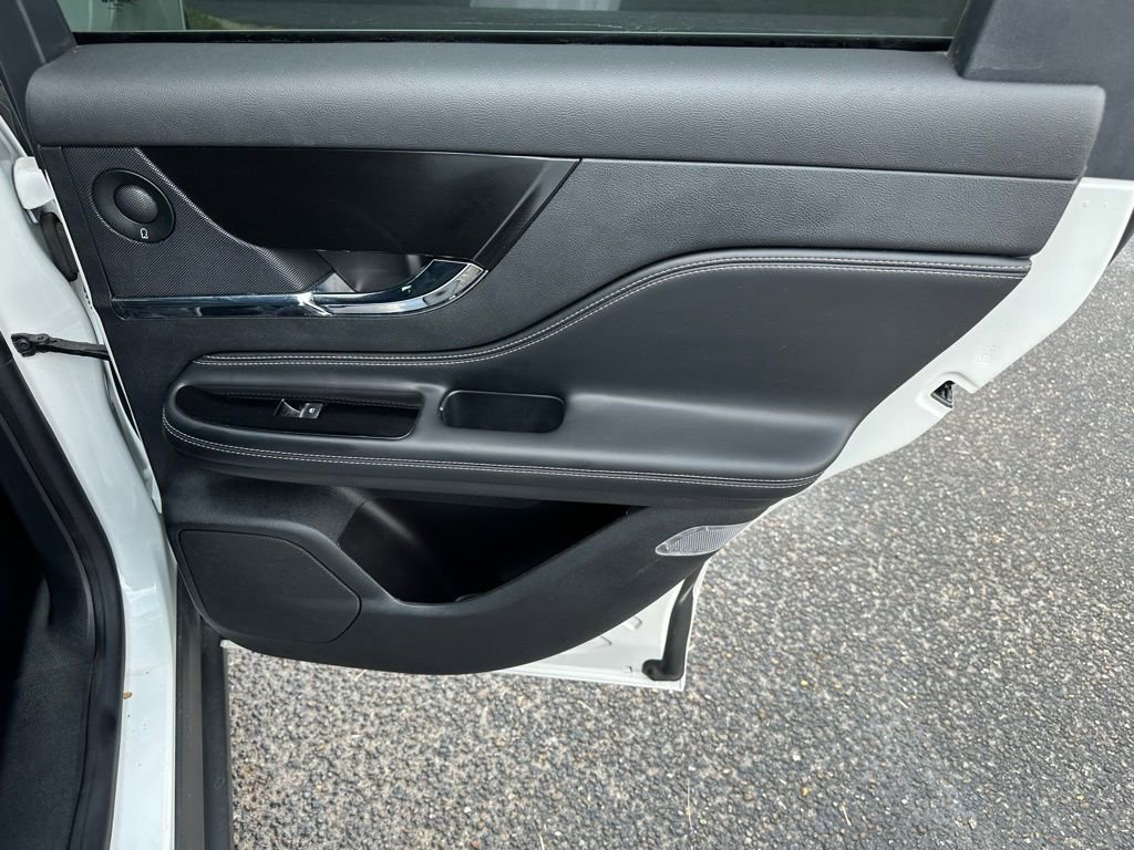 Used 2022 Lincoln Corsair Reserve w/ Luxury Package FWD image 18