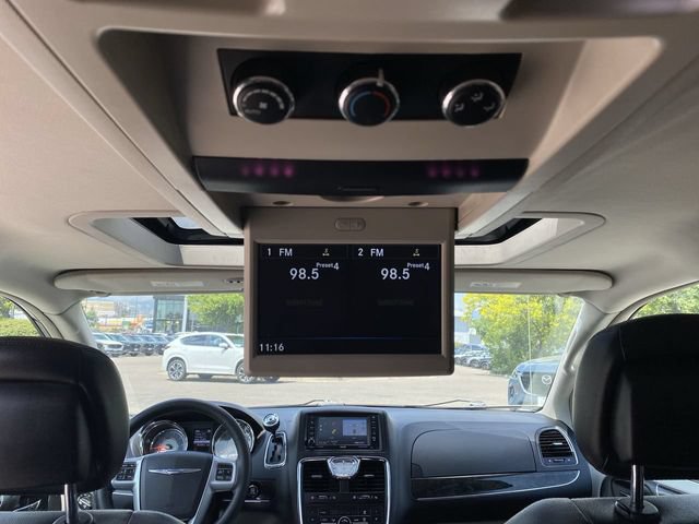 Used 2014 Chrysler Town & Country Touring-L w/ Driver Convenience Group FWD image 33