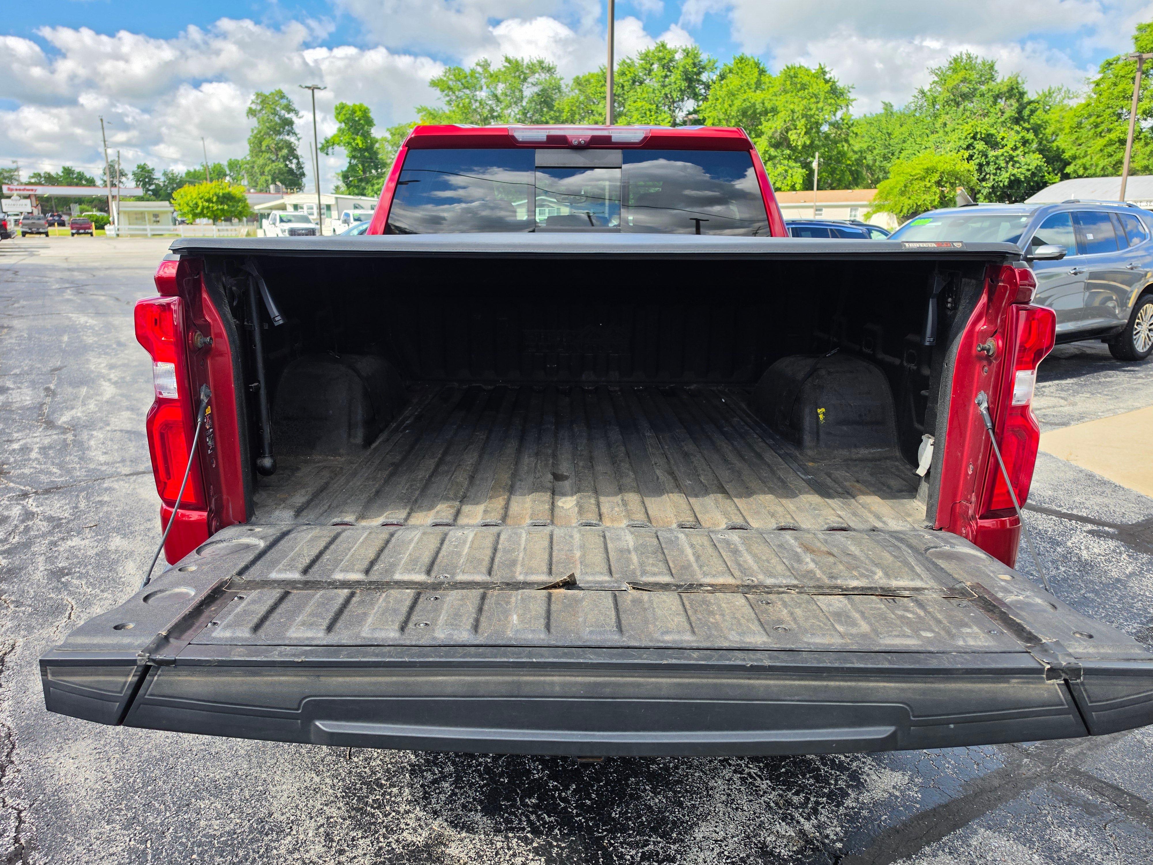 Used 2022 Chevrolet Silverado 1500 High Country w/ Technology Package AWD/4WD image 6