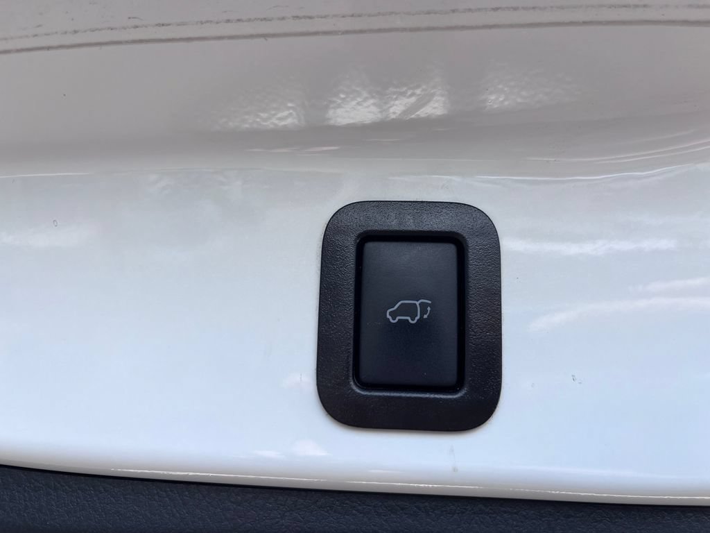 Used 2019 Toyota Highlander SE w/ Nightshade Edition AWD/4WD image 25