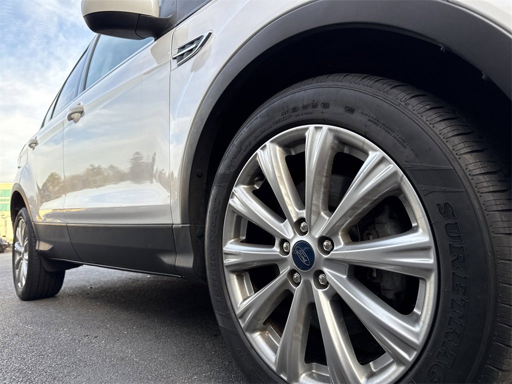 Used 2019 Ford Escape SEL image 9