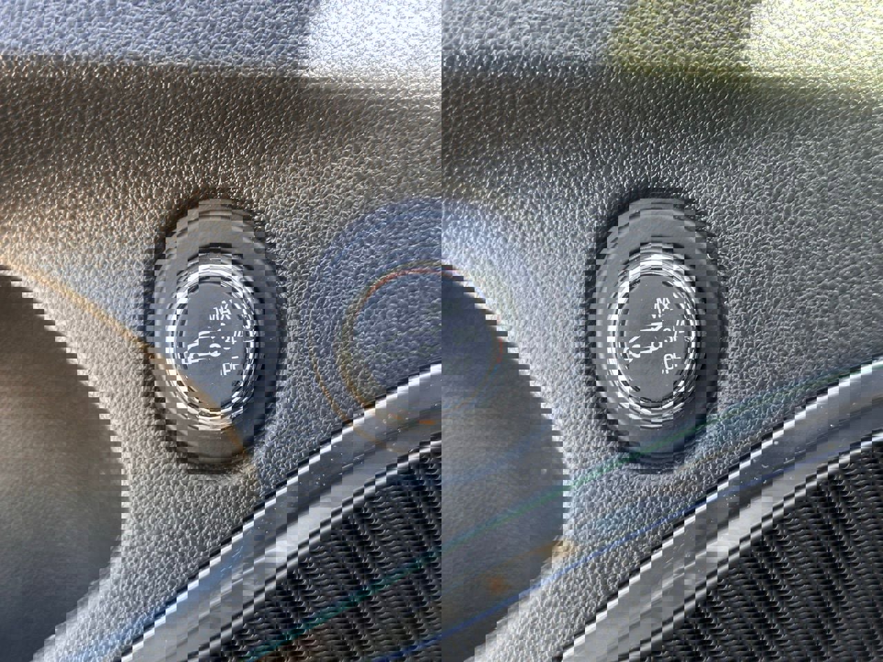 Used 2023 Buick Enclave Essence w/ Sport Touring Edition image 31