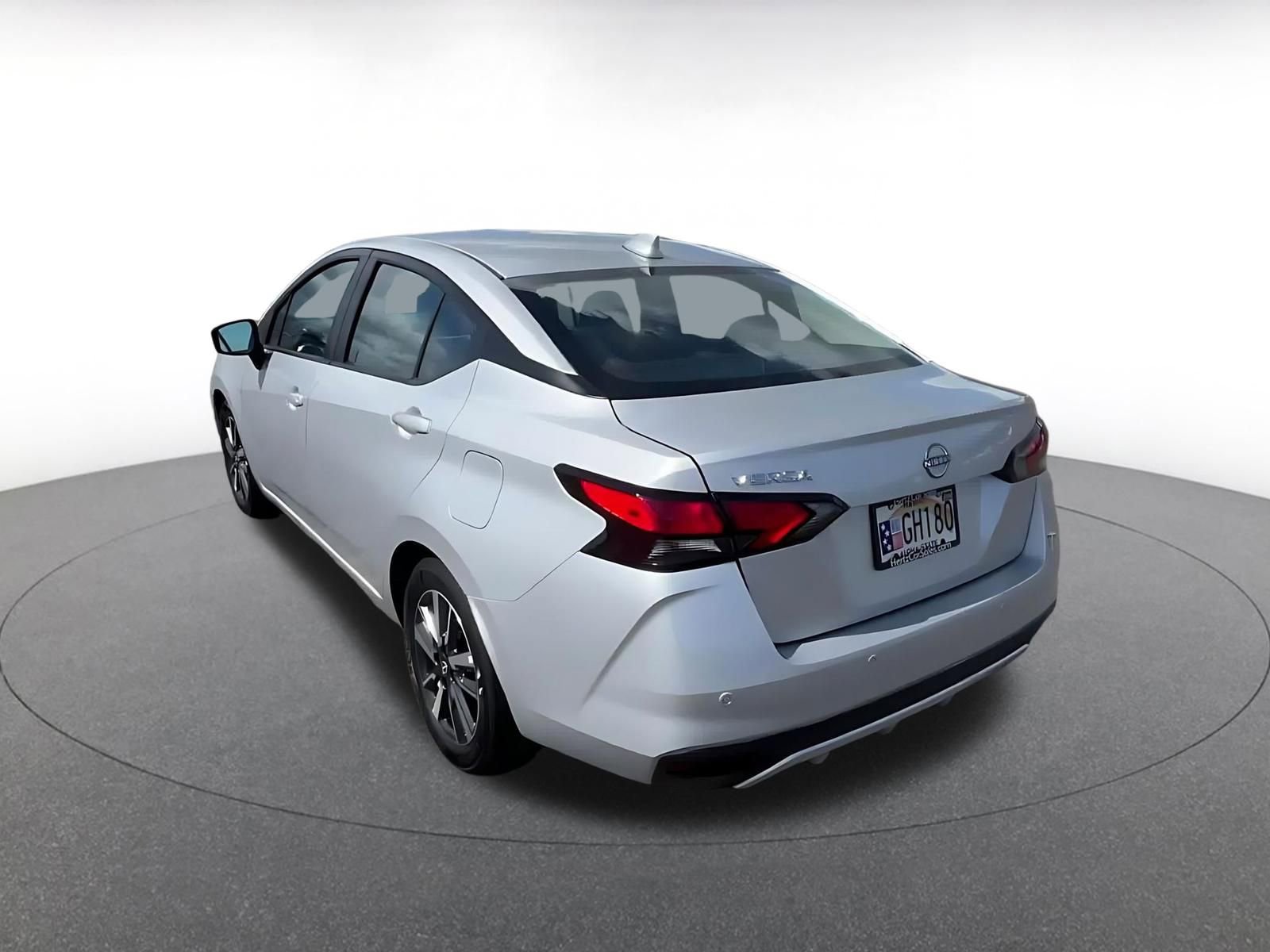 Used 2025 Nissan Versa SV image 11