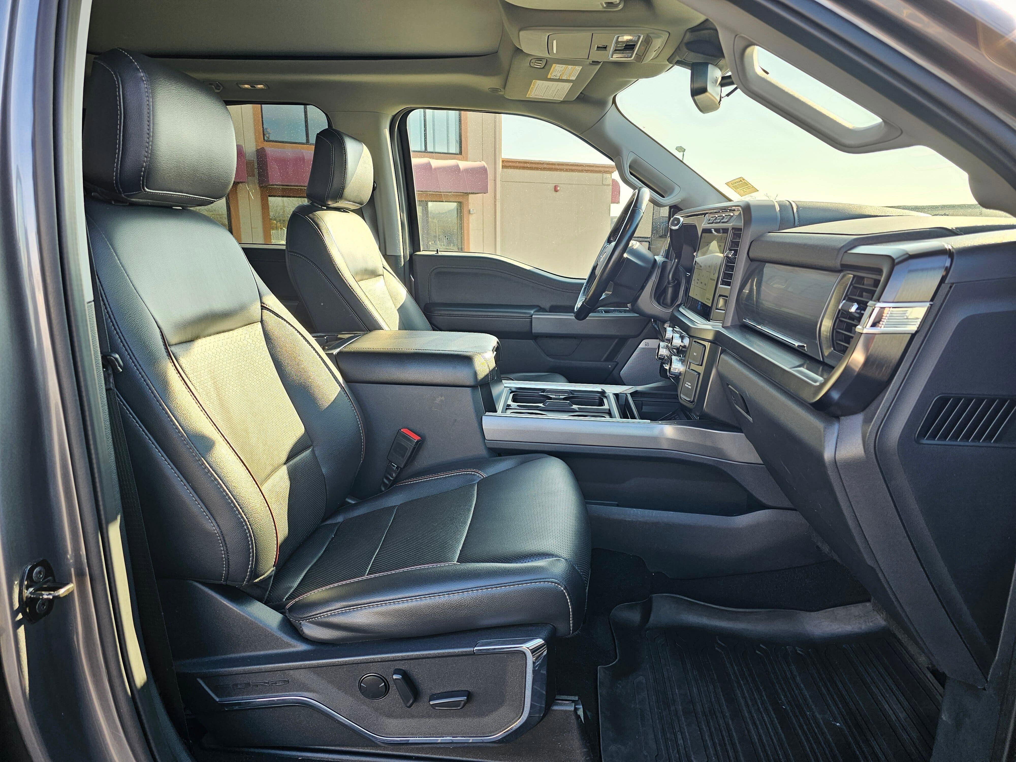 Used 2023 Ford F350 Lariat image 14