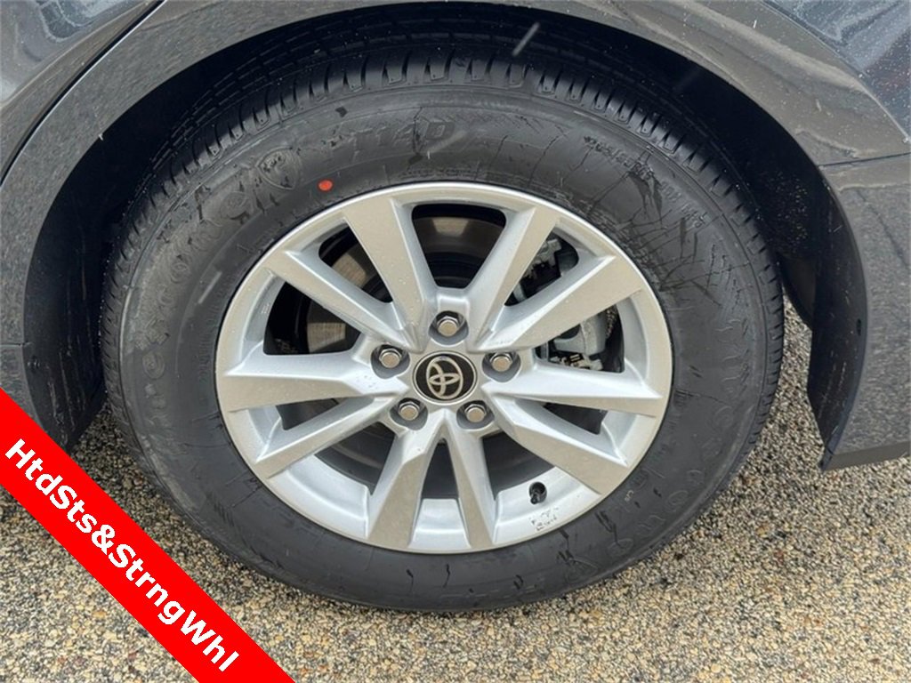 Used 2025 Toyota Camry LE image 6