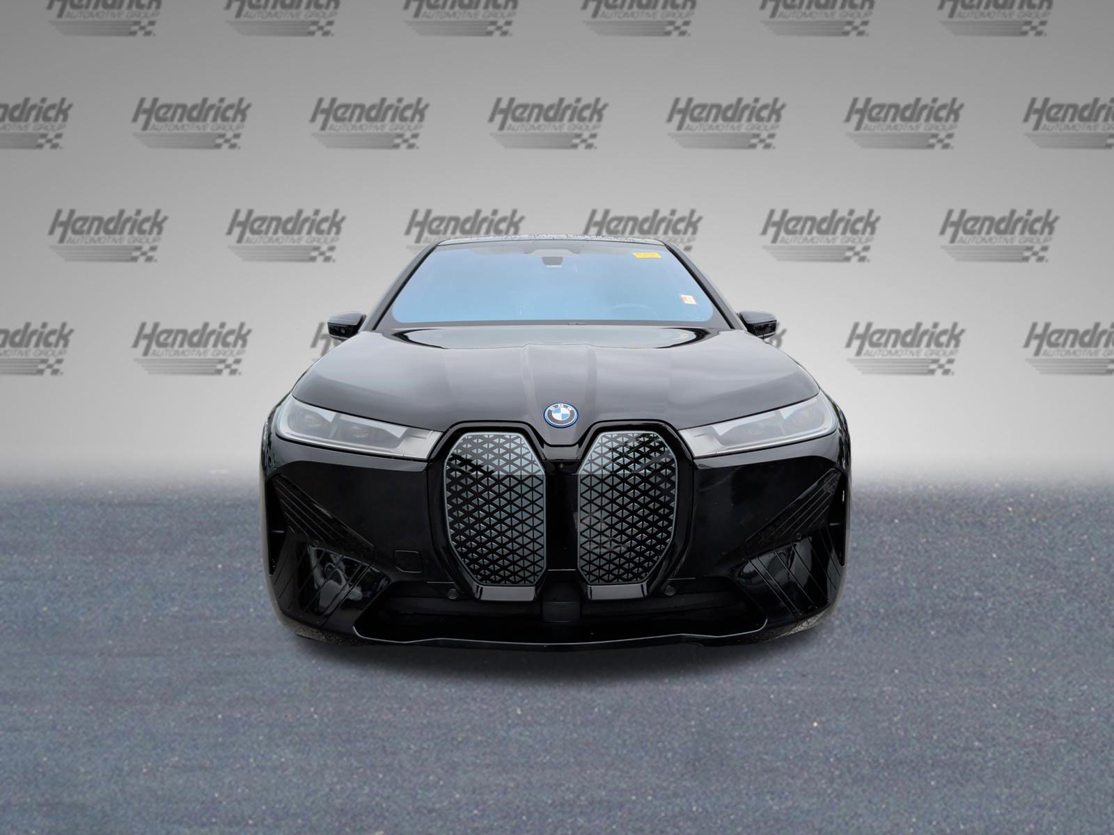 Used 2024 BMW iX xDrive50 w/ Premium Package AWD/4WD image 5