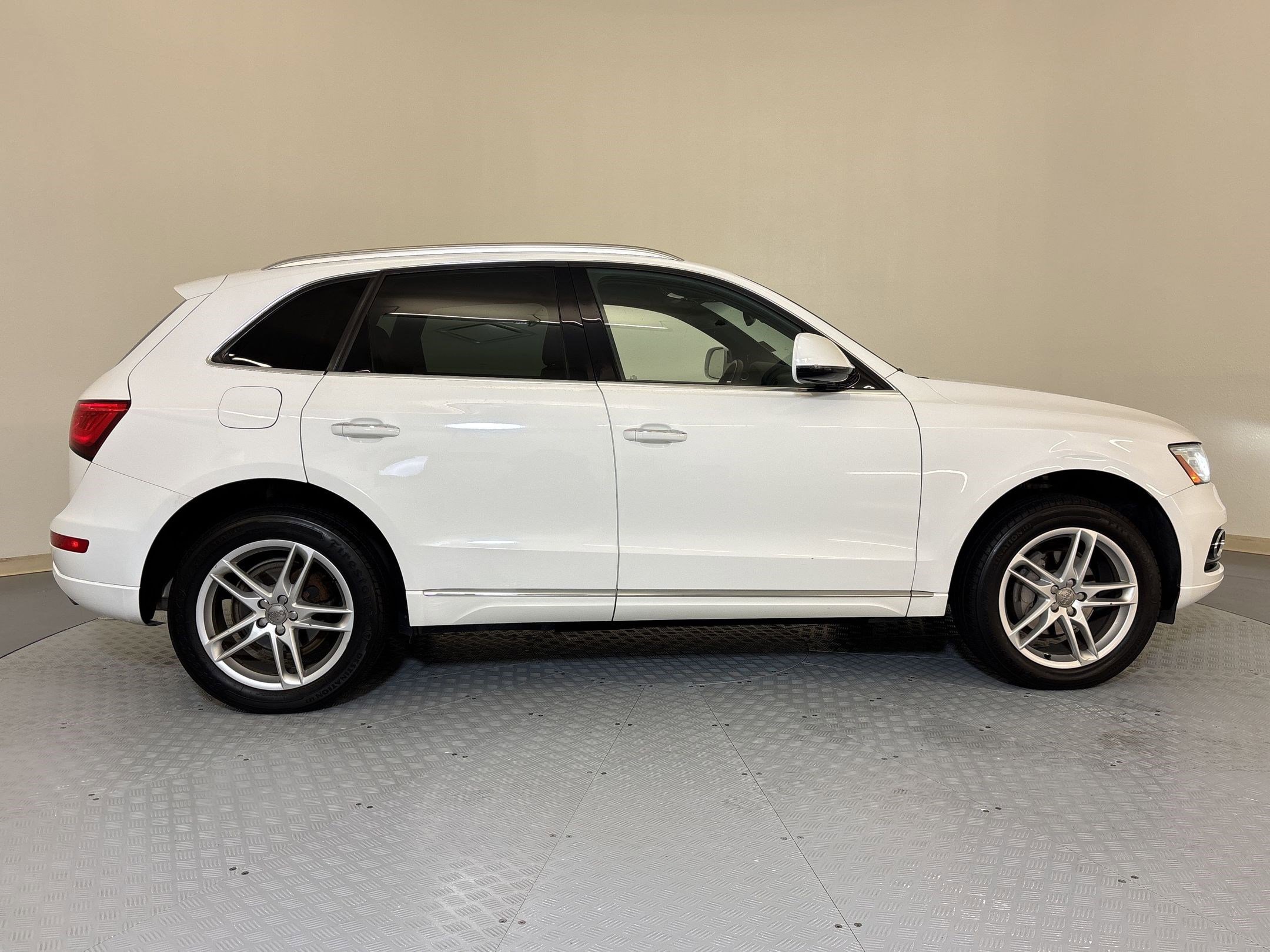 Used 2016 Audi Q5 2.0T Premium Plus w/ Technology Package AWD/4WD image 8