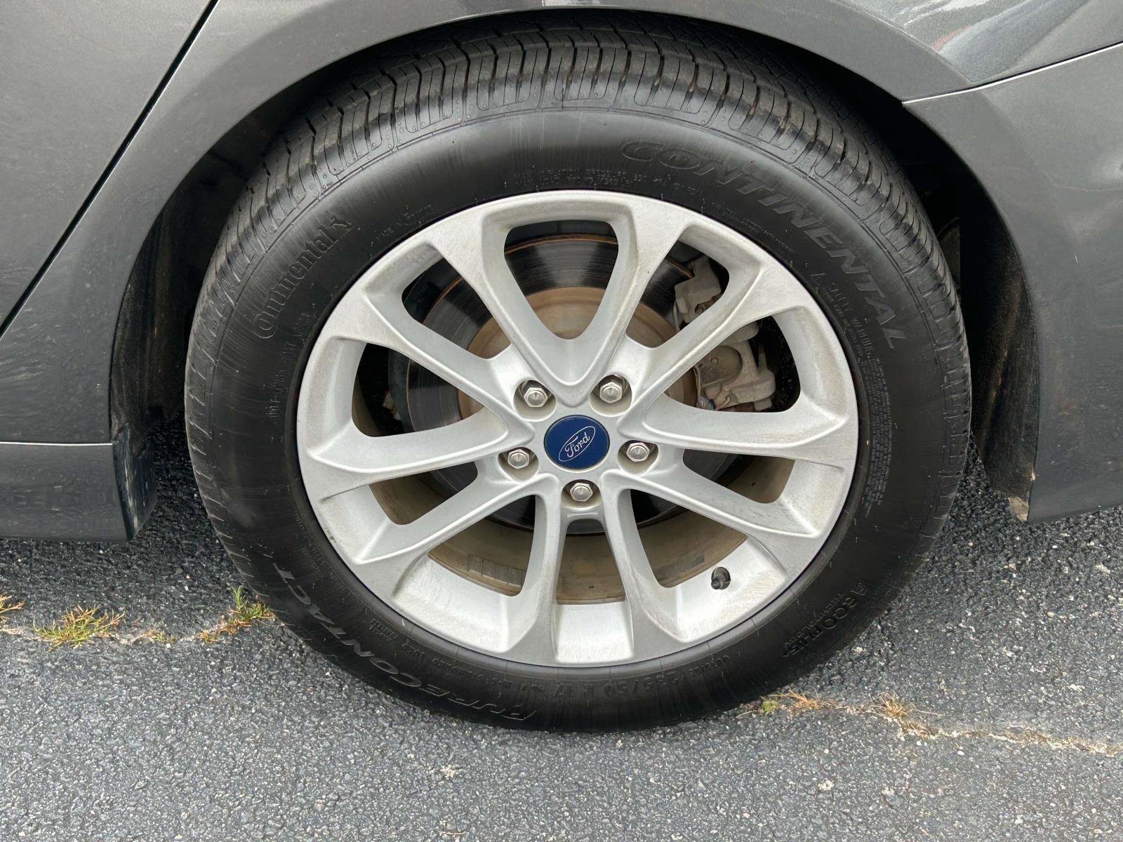 Used 2020 Ford Fusion SE FWD image 9