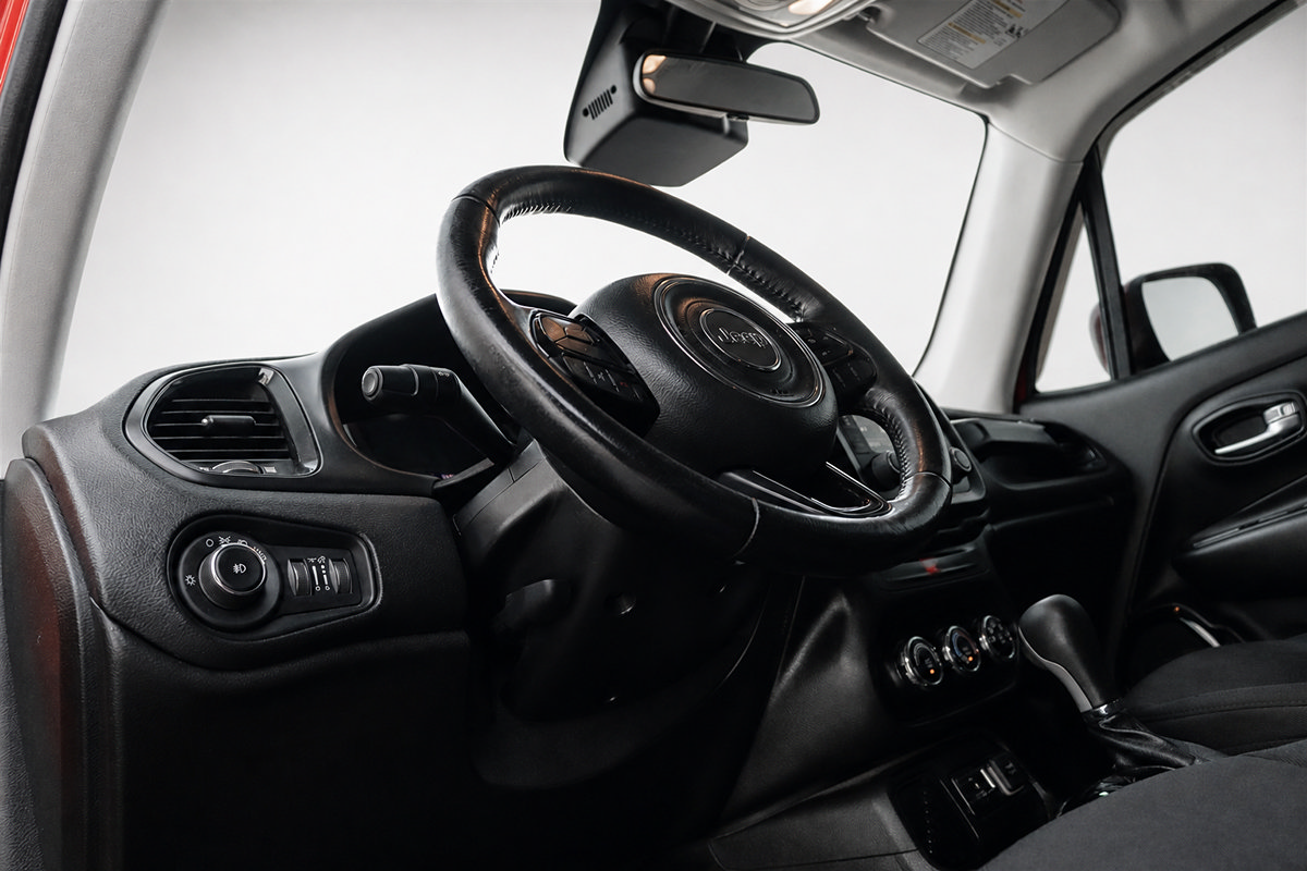Used 2017 Jeep Renegade Altitude FWD image 27