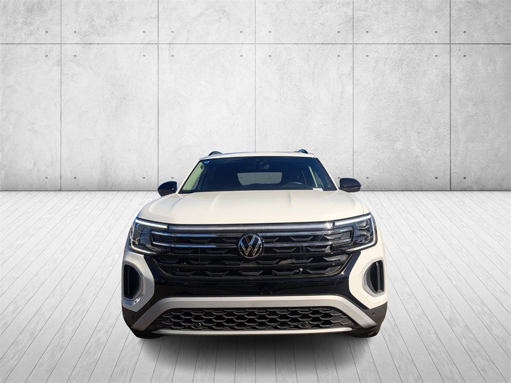 Used 2025 Volkswagen Atlas Peak Edition SE image 2