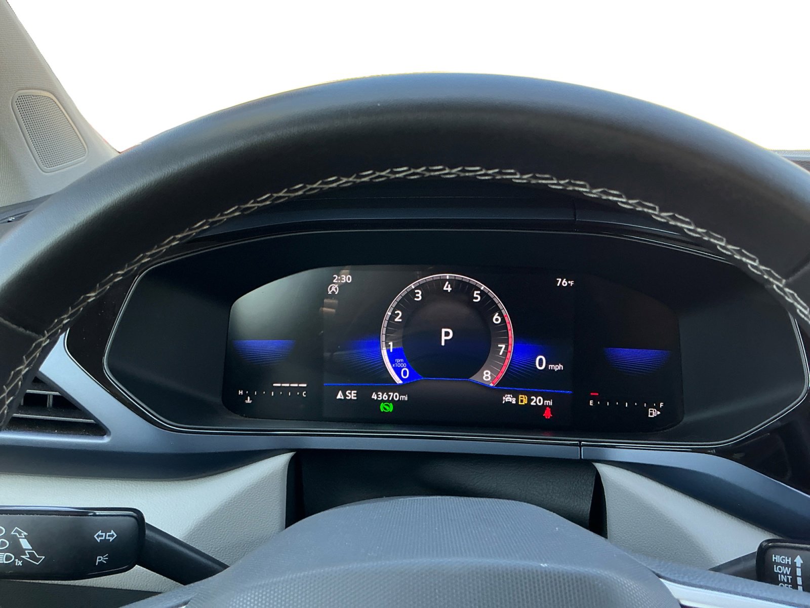 Used 2022 Volkswagen Taos SE w/ Panoramic Sunroof Package FWD image 12