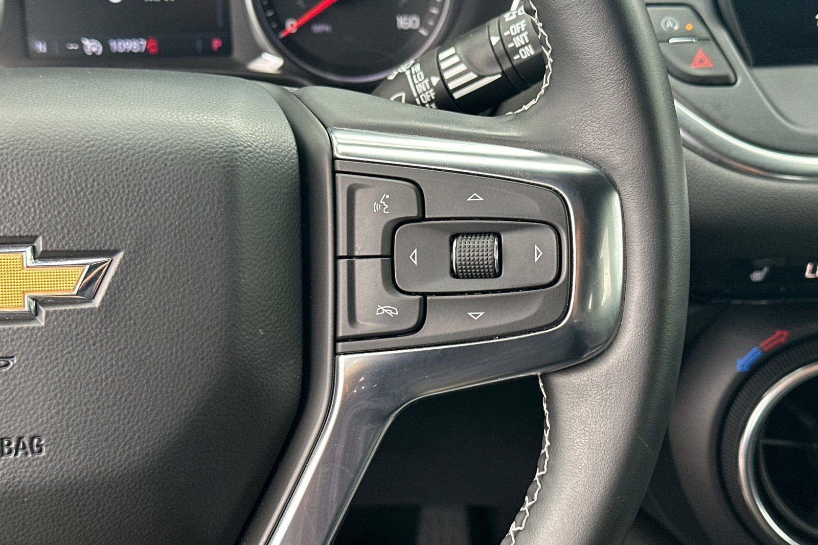 Used 2024 Chevrolet Blazer LT FWD image 32