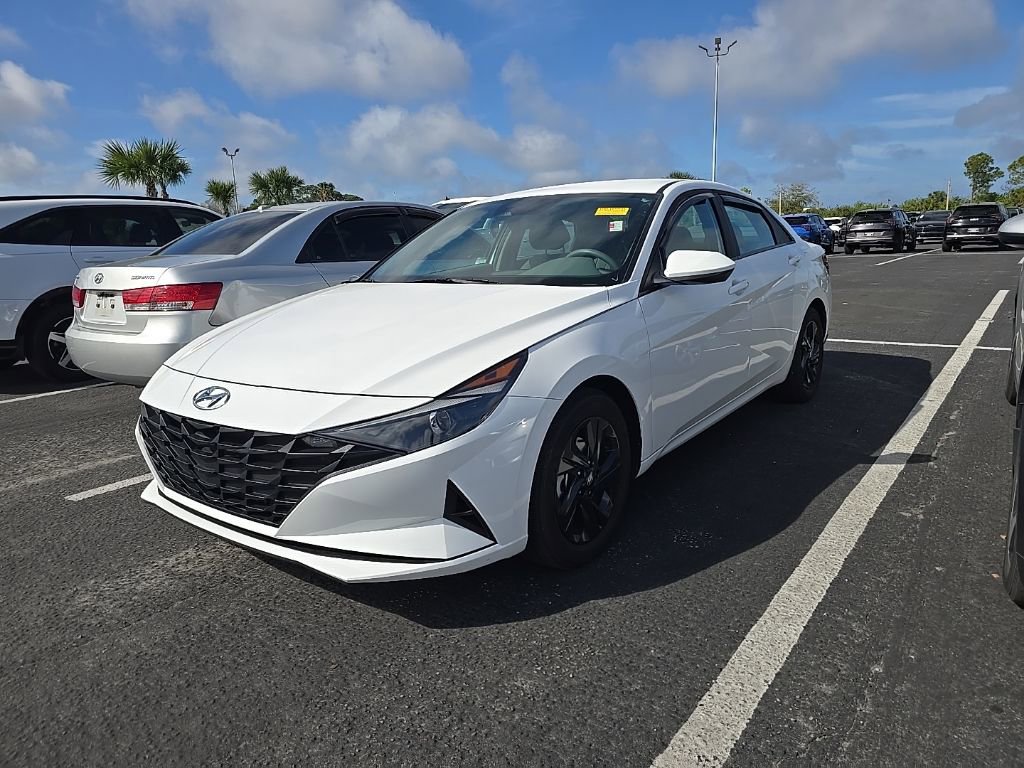 Used 2023 Hyundai Elantra Blue image 4