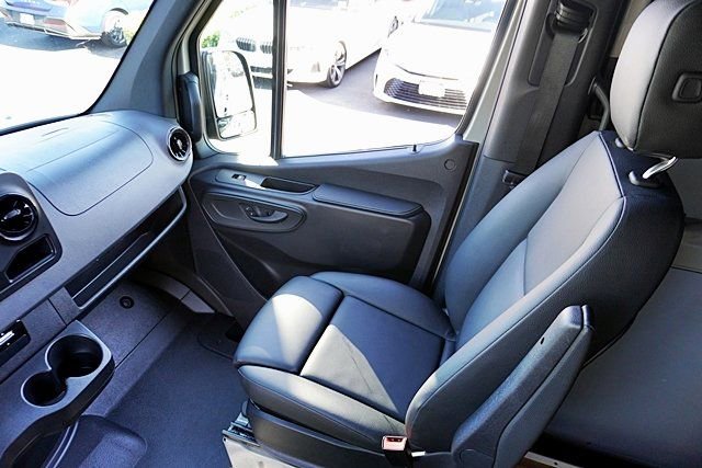 Used 2024 Mercedes-Benz Sprinter 2500 w/ Parking Package image 27