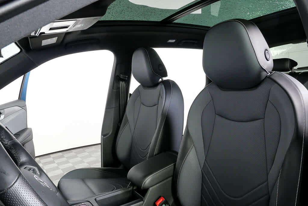 Certified 2025 Volkswagen Tiguan SE R-Line AWD/4WD image 8
