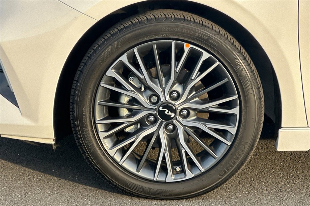 Used 2023 Kia Forte GT-Line image 31