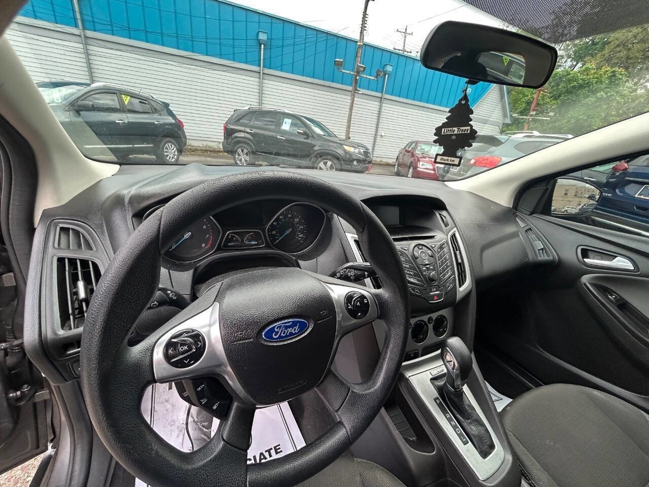 Used 2014 Ford Focus SE FWD image 5