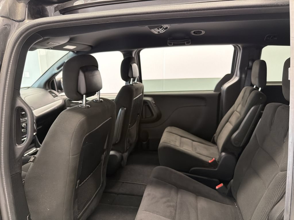 Used 2015 Dodge Grand Caravan SXT w/ Blacktop Package FWD image 18