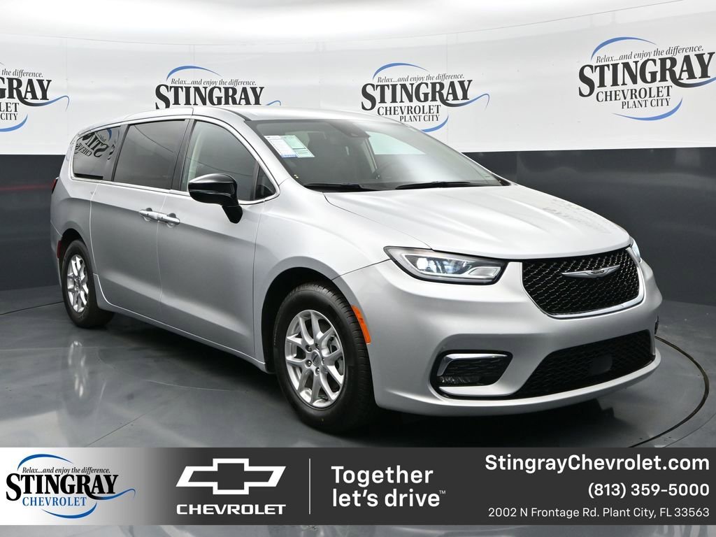 Used 2024 Chrysler Pacifica Touring-L