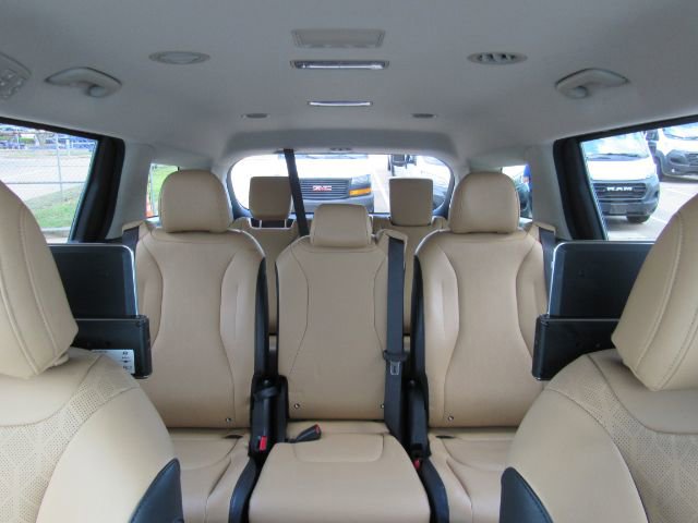 Used 2023 Kia Carnival LX image 45