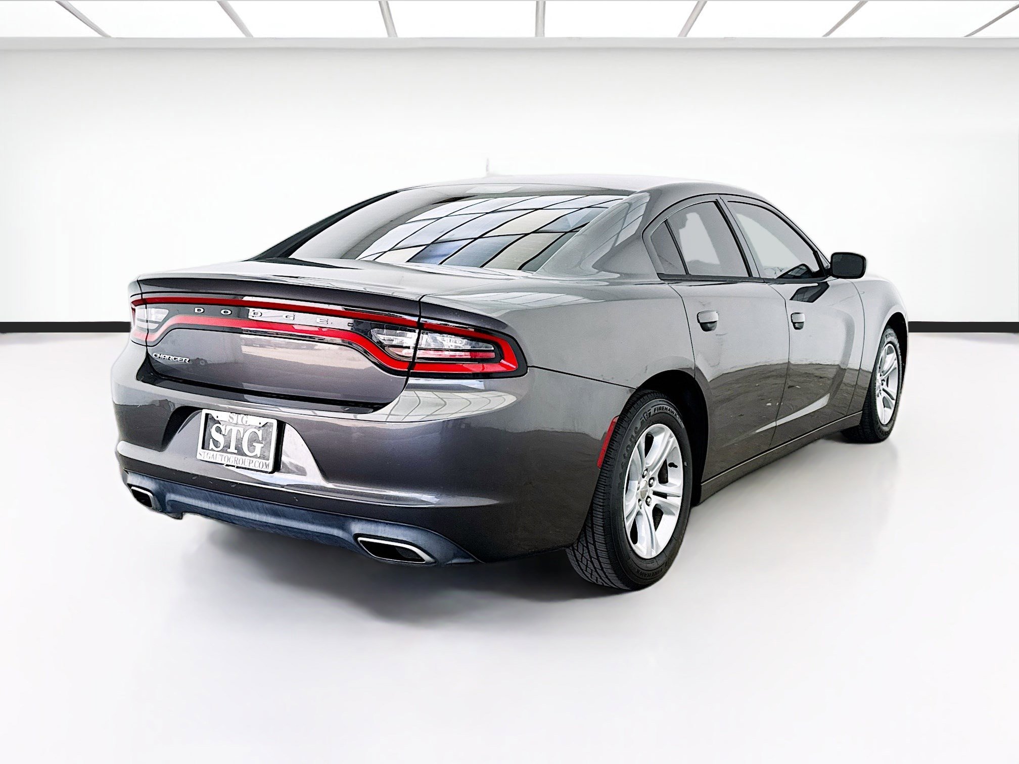 Used 2016 Dodge Charger SE image 4