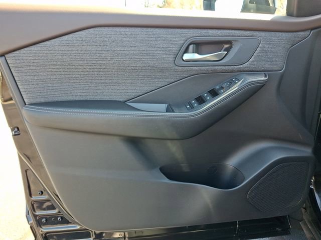 Used 2023 Nissan Rogue SV AWD/4WD image 13