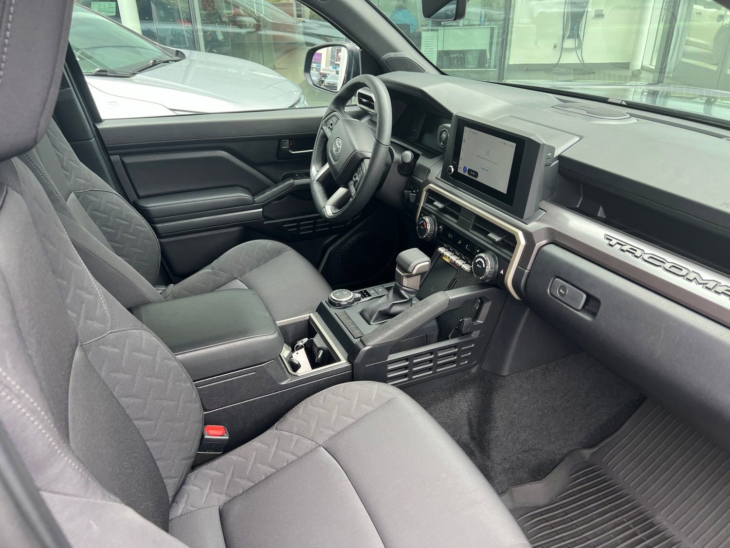 Used 2025 Toyota Tacoma SR5 AWD/4WD image 12
