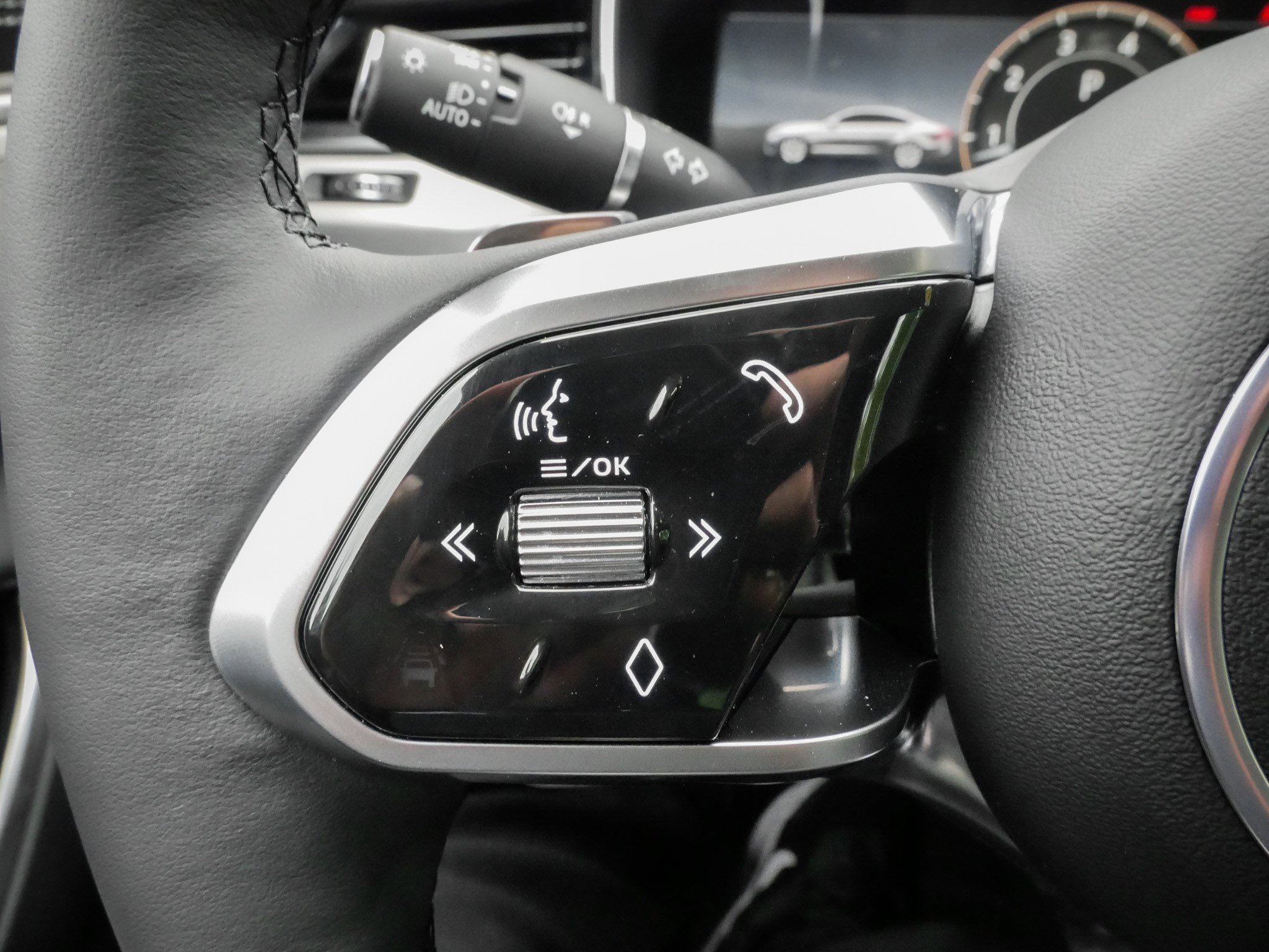Used 2024 Jaguar XF R-Dynamic SE AWD/4WD image 19