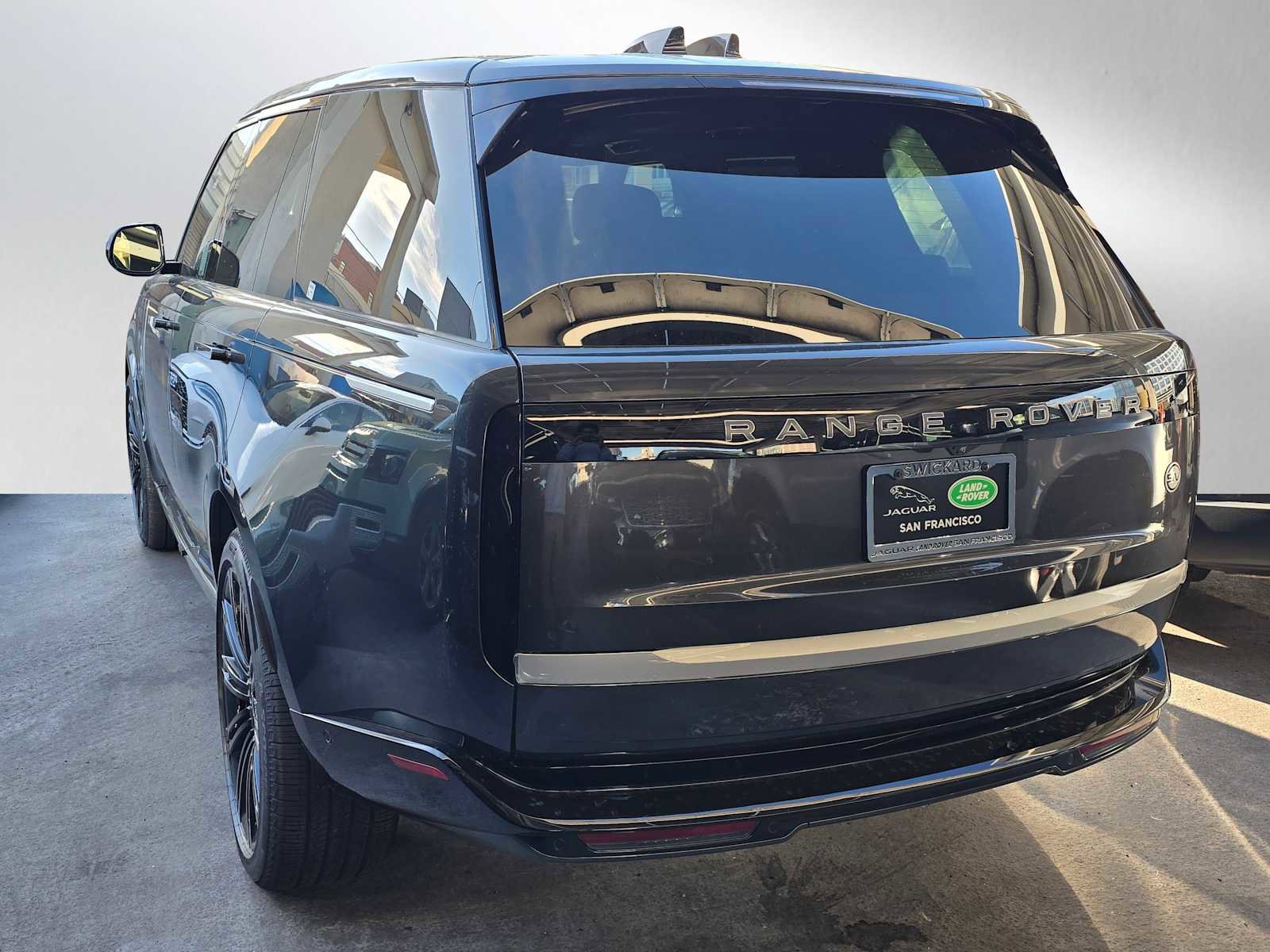 New 2025 Land Rover Range Rover SV image 5