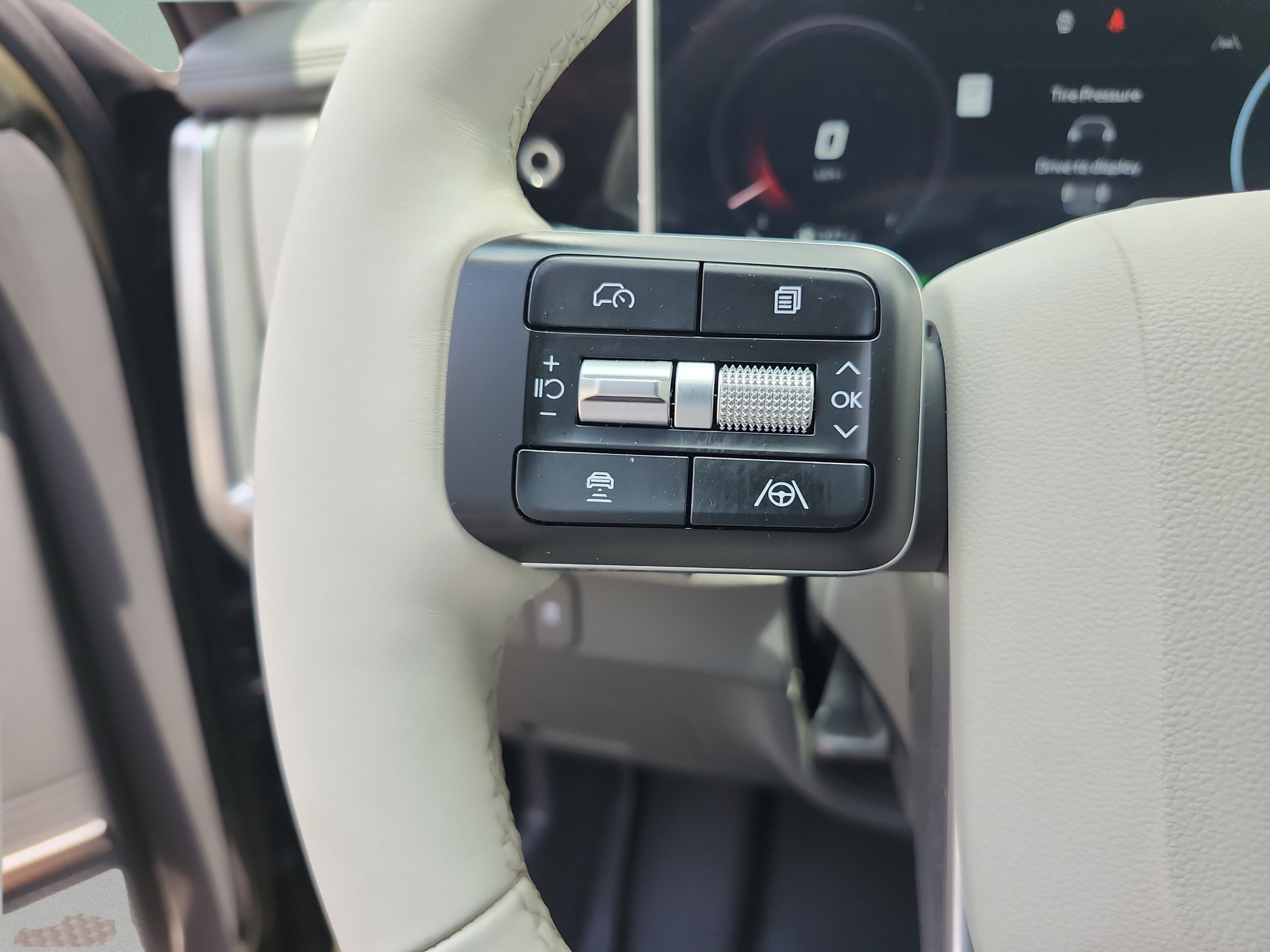 Certified 2025 Hyundai Santa Fe Limited FWD image 13