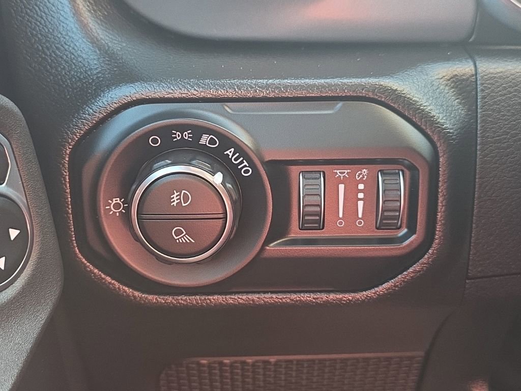 Used 2022 Jeep Gladiator Sport AWD/4WD image 19