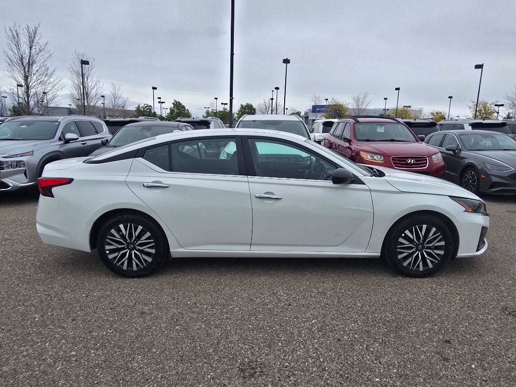 Used 2025 Nissan Altima 2.5 SV image 5