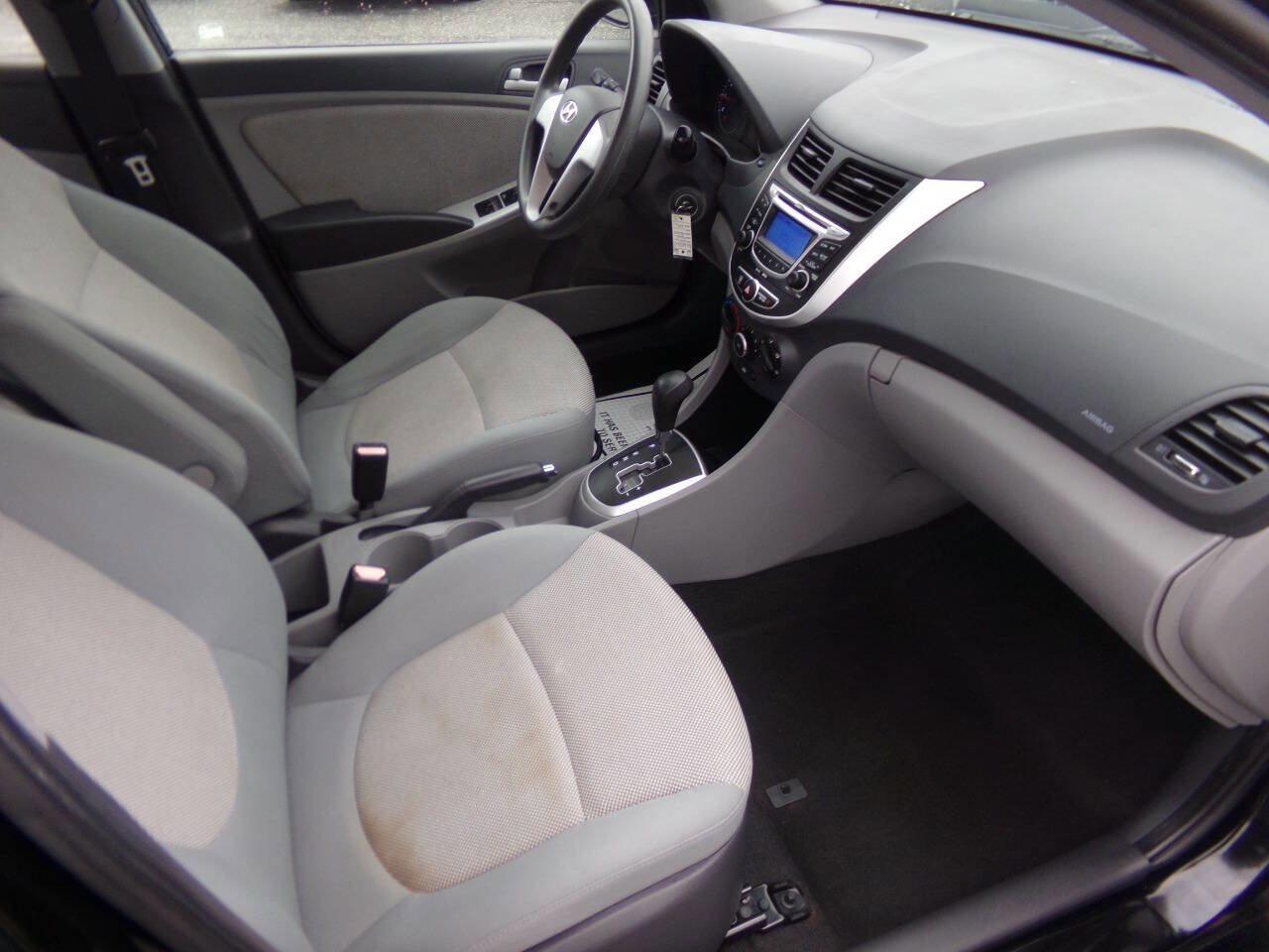 Used 2012 Hyundai Accent GLS image 29