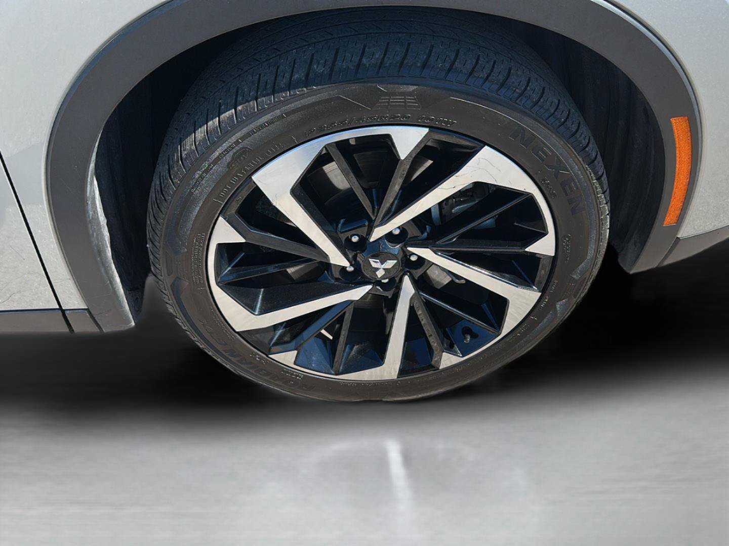 Used 2023 Mitsubishi Outlander 4WD Plug-In Hybrid image 13