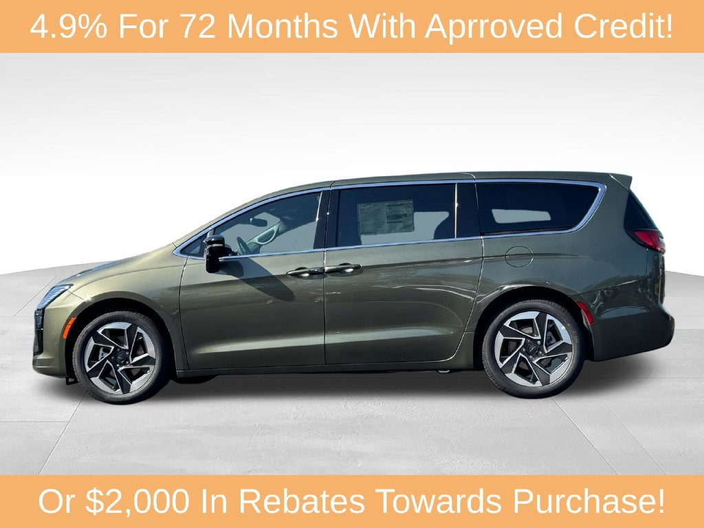 New 2027 Chrysler Pacifica Limited FWD image 4