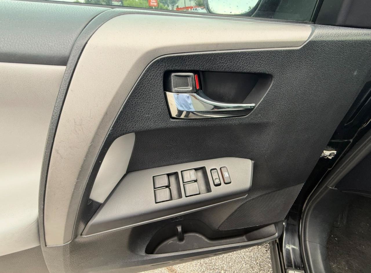 Used 2017 Toyota RAV4 XLE FWD image 10
