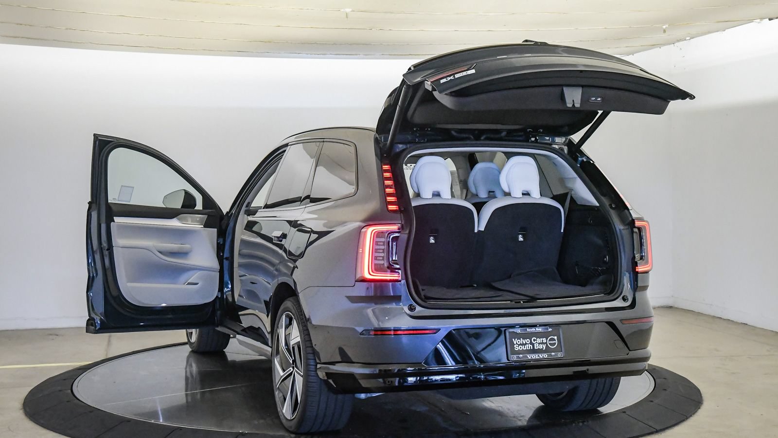 Certified 2025 Volvo EX90 Ultra AWD/4WD image 26