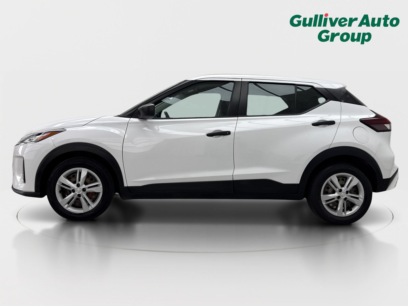 Used 2023 Nissan Kicks S FWD image 3