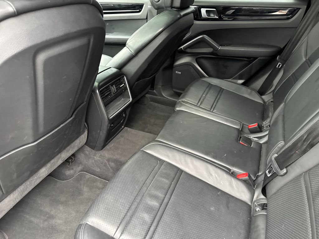 Used 2021 Porsche Cayenne AWD/4WD image 11