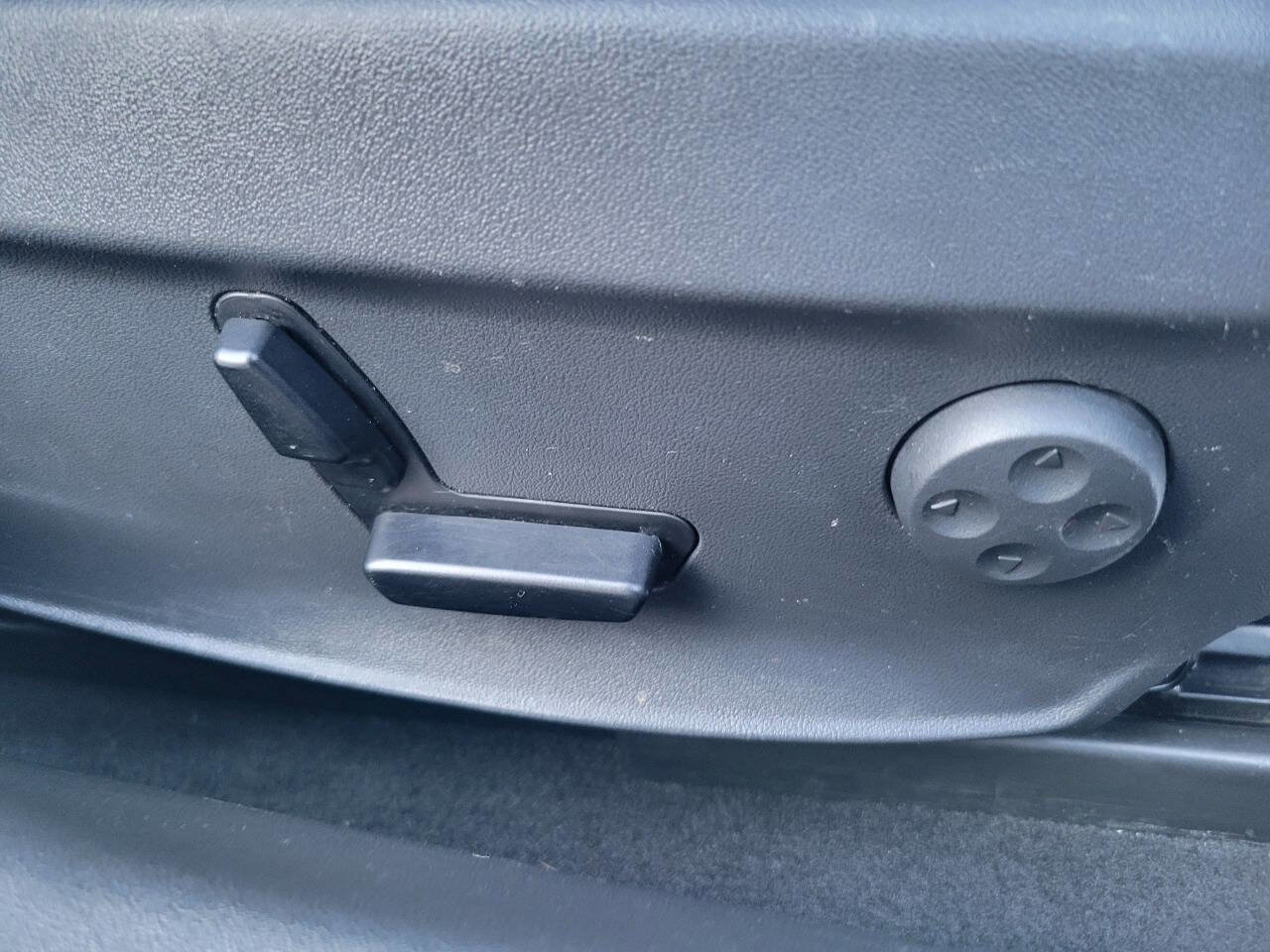 Used 2015 Tesla Model S 85D image 35